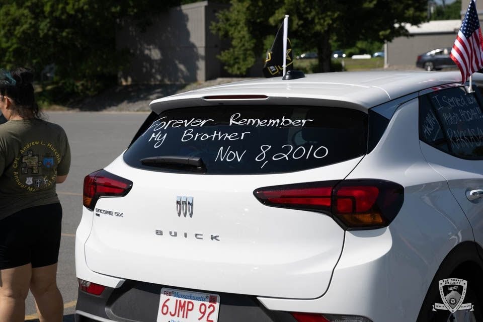 A fellow Rakkasan's tribute written on their window: "I Served with Hutch. HOOAH!! RAKKASAN!!"